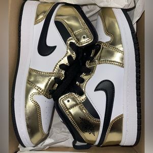 Kids Air Jordan 1 mid SE ‘Metallic Gold’
